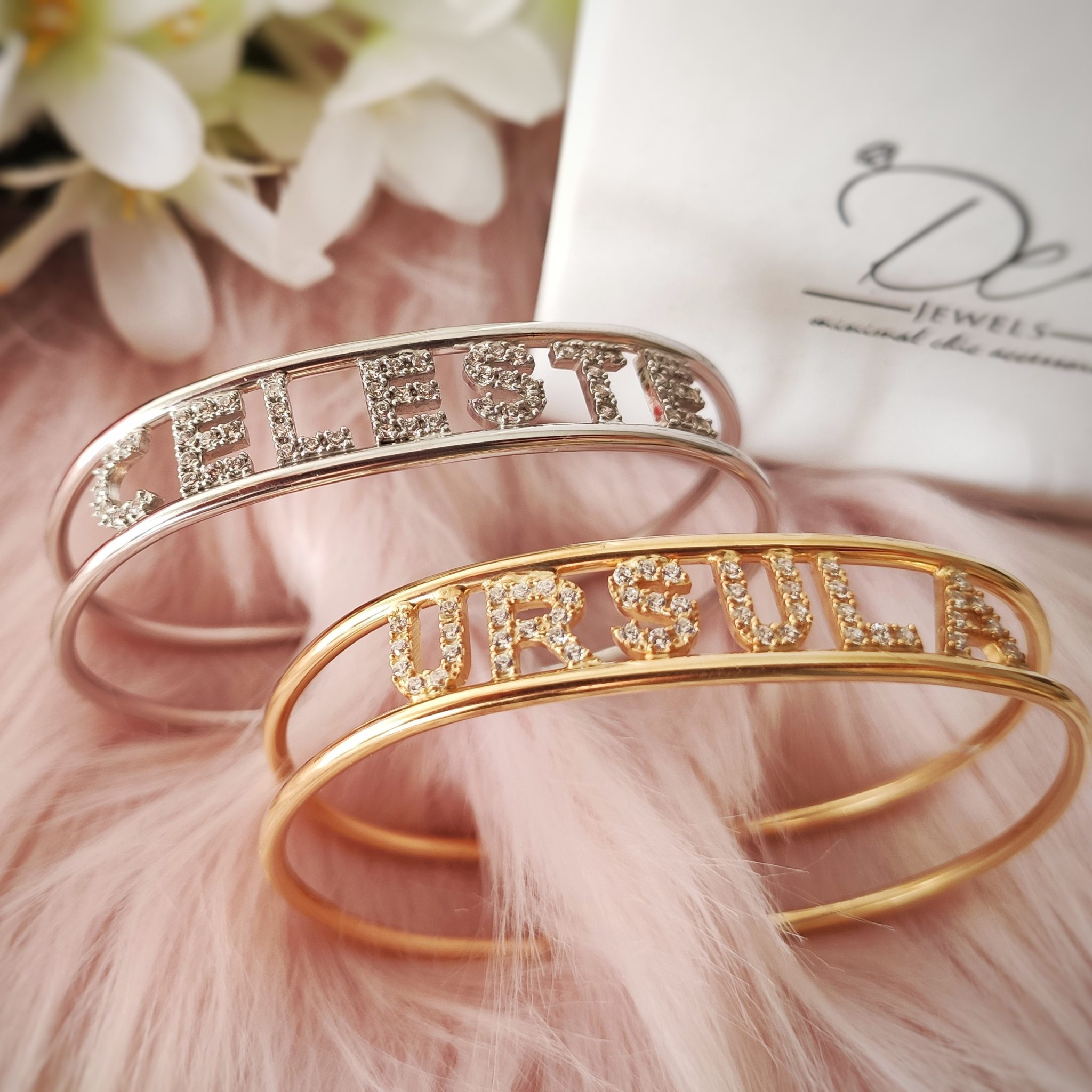 Philip Jones – Bracciale Rigido A Margherita Con Cristalli Di Zirconia, Placcato Oro E Argento, Diametro Regolabile 6-7 Cm - 2